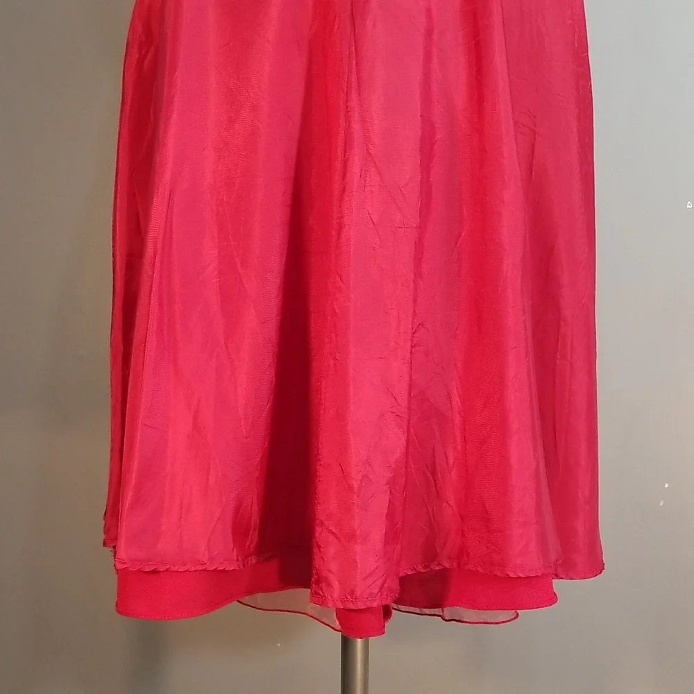 Organza Shimmering red dress approximate size 6 - Picture 13 of 17